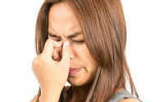 Болит переносица при насморке: признаки синусита и методы лечения