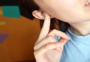 Как убрать слизь из слухового канала: возможные варианты