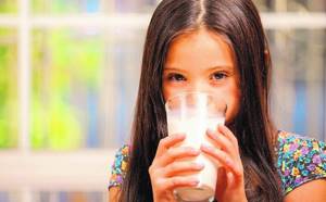 Молоко с медом от кашля: полезные рецепты и советы