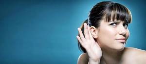 Ухо не слышит, но и не болит: диагностика, причины и осложнения