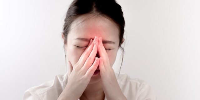 Болит переносица при насморке, признаки синусита