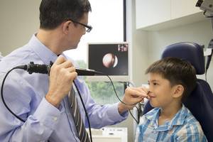 Показания к эндоскопии носа и носоглотки у ребенка, зачем ее делают