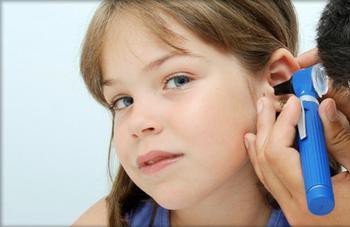 Зуд в ушах причины и лечение, что делать, чем лечить выделения