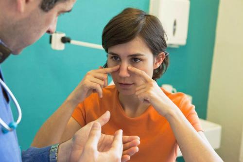 Причины появления боли в носу: диагностика и лечение