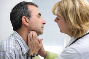 Возможные причины осиплости голоса: медикаментозное лечение