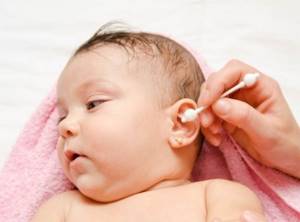Кровь в ухе при чистке ватной палочкой у ребенка или взрослого - возможные заболевания